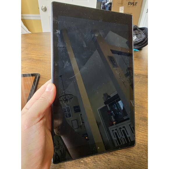 Amazon Kindle Fire HD 10 (7th Gen.) (SL056ZE) 32GB (Wi-Fi) 10.1" Tablet - N563 - Picture 1 of 10